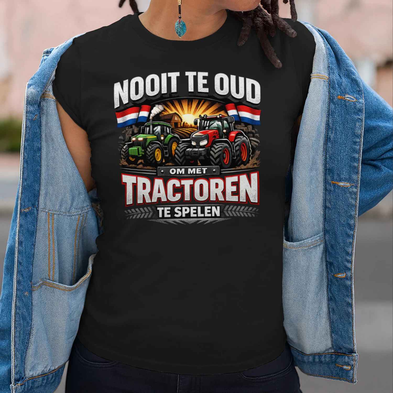 Nooit Te Oud Om Met Tractoren Te Spelen – Grappig Nederlands Tractor T-Shirt