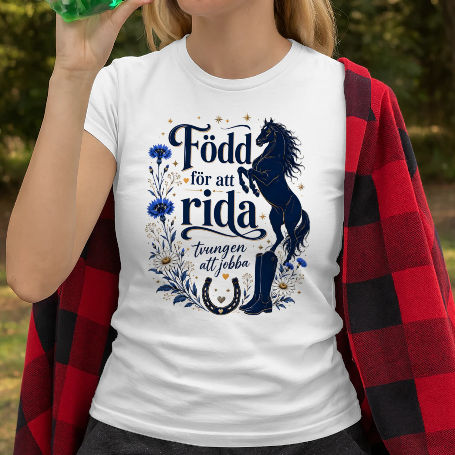 Född för att rida, tvungen att jobba – Classic Unisex T-shirt