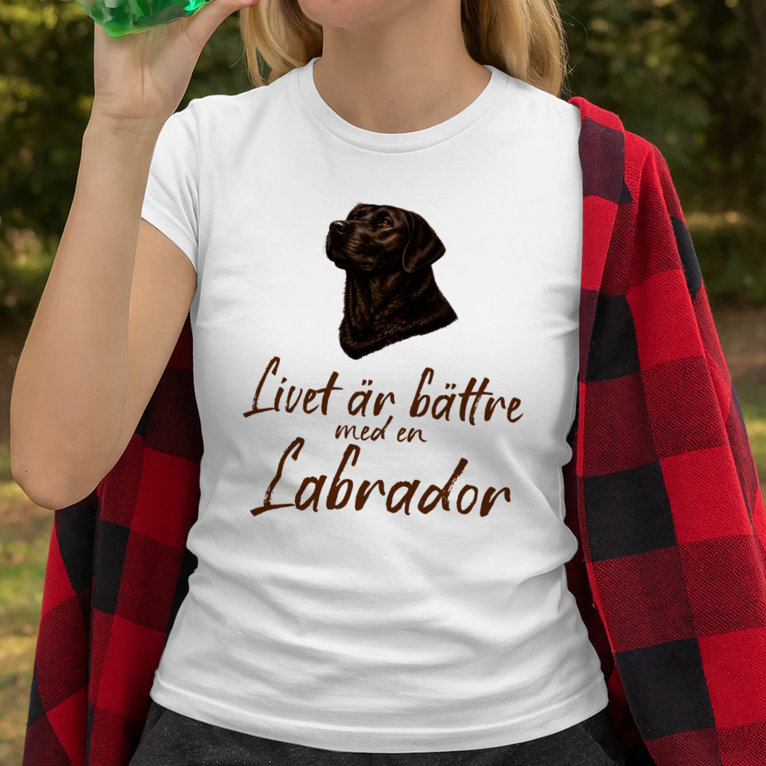 Livet är bättre med en Labrador Chocolate Brown Design  - T-shirt