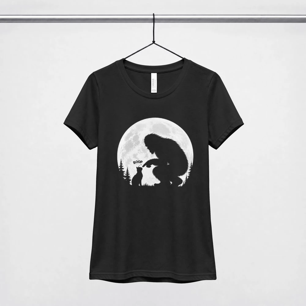 Fun Hand Boop Nose Bigfoot Sasquatch Cat Full Moon T-Shirt
