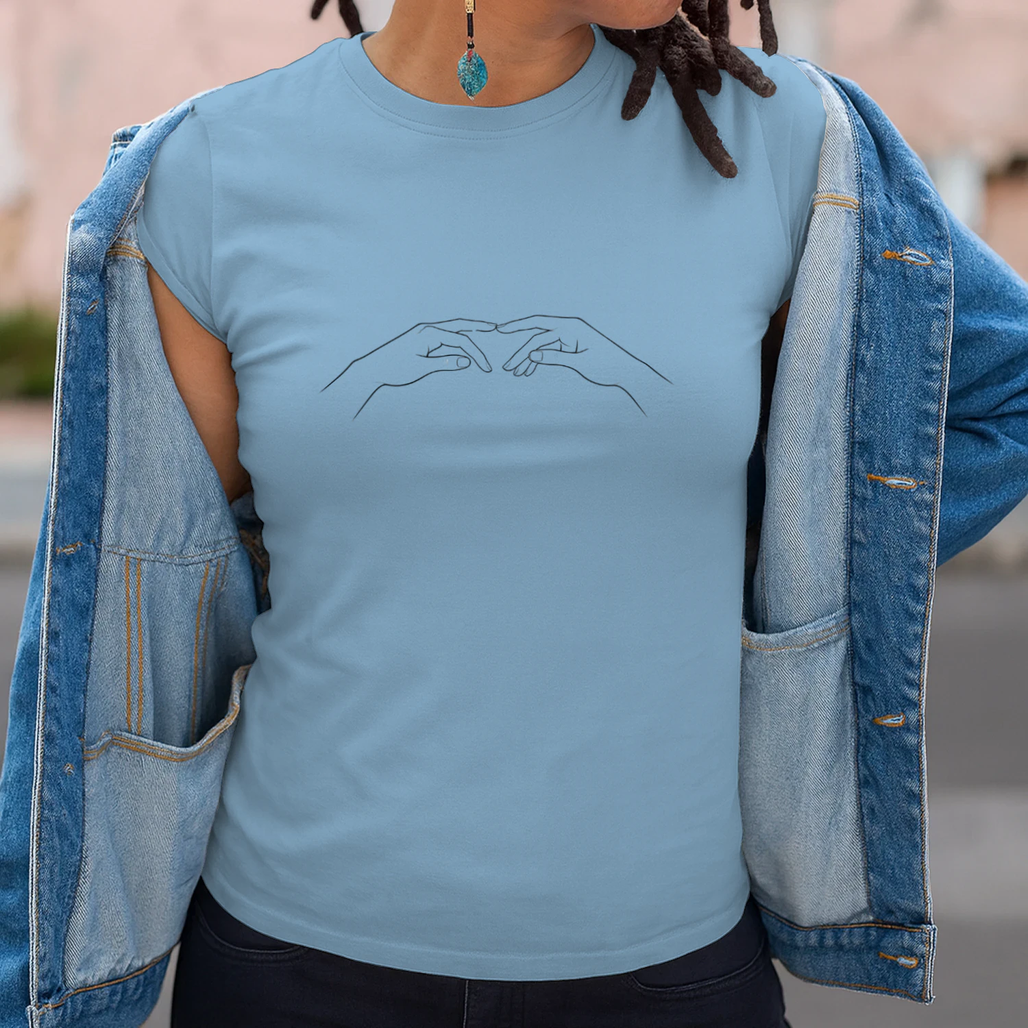 Hand in Hand - Minimalistisches T-Shirt