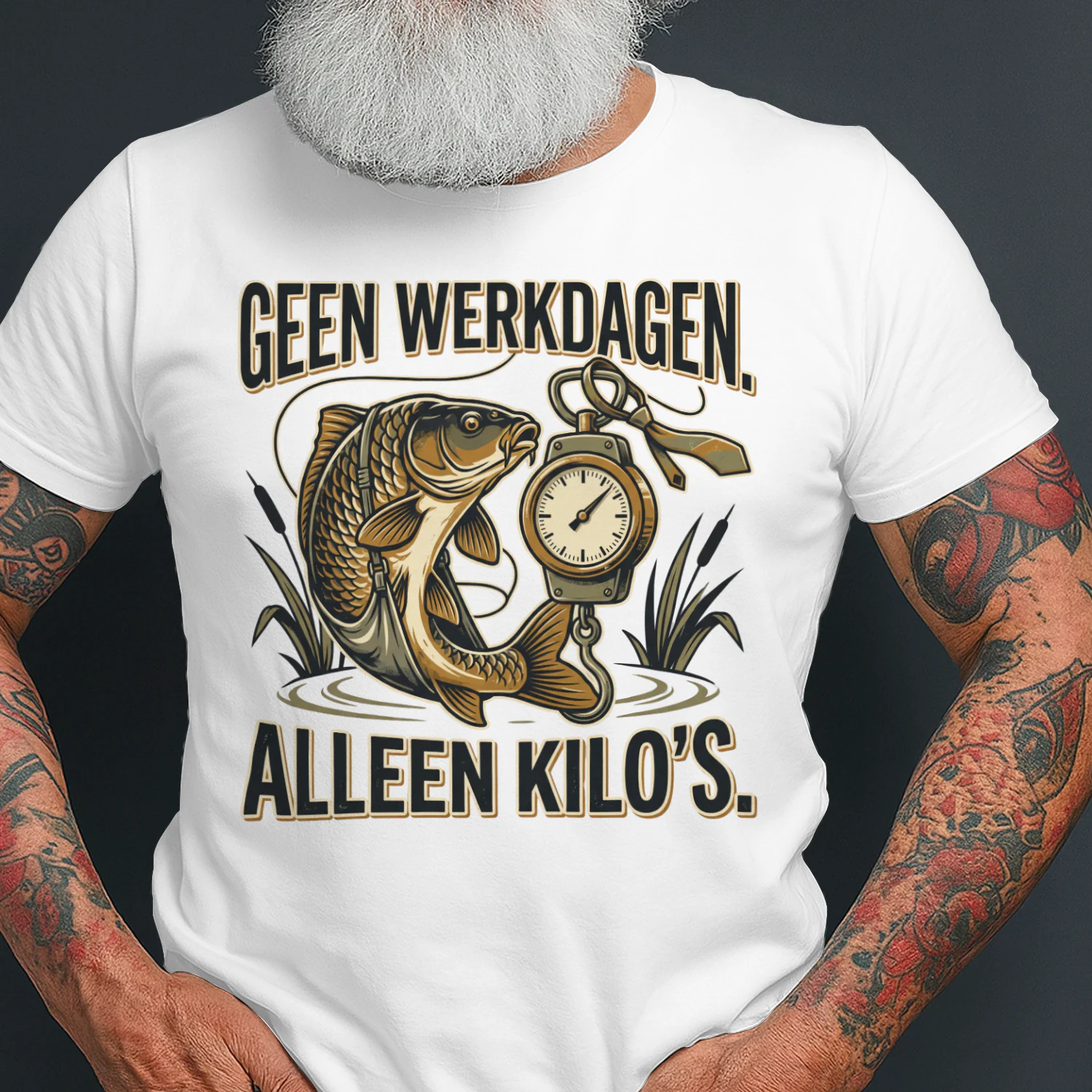 Geen Werkdagen, Alleen Kilo’s – Grappig Karpervisser T-Shirt