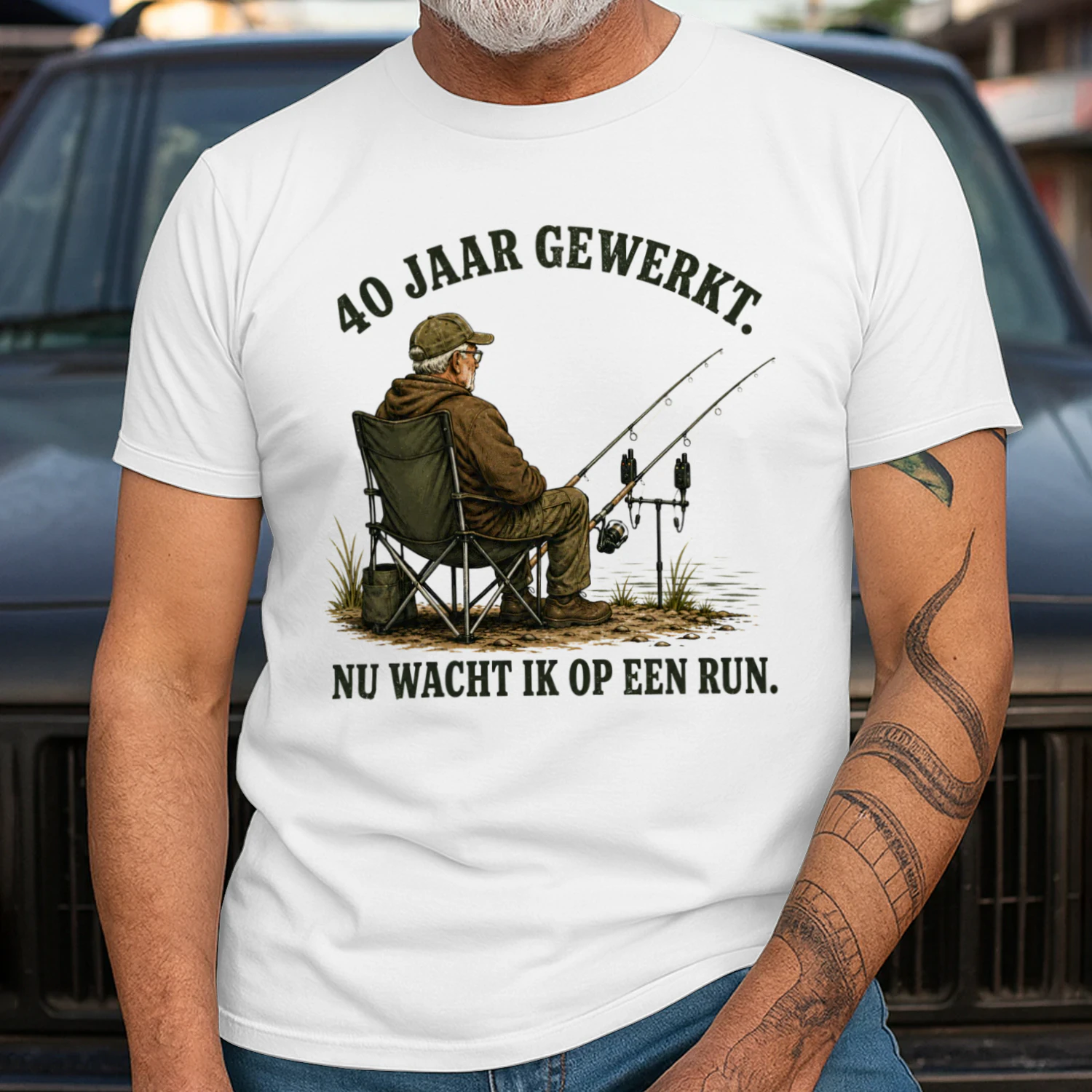 40 Jaar Gewerkt, Nu Wacht Ik Op Een Run – Karpervisser Pensioen T-Shirt