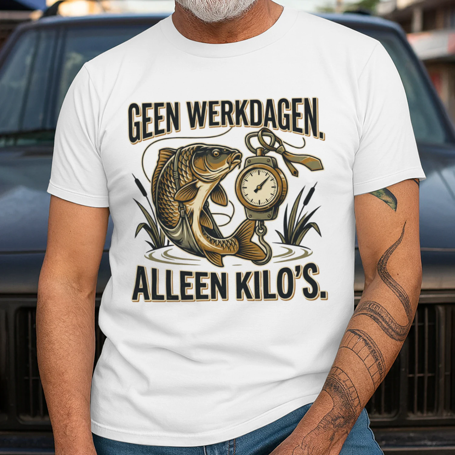Geen Werkdagen, Alleen Kilo’s – Grappig Karpervisser T-Shirt