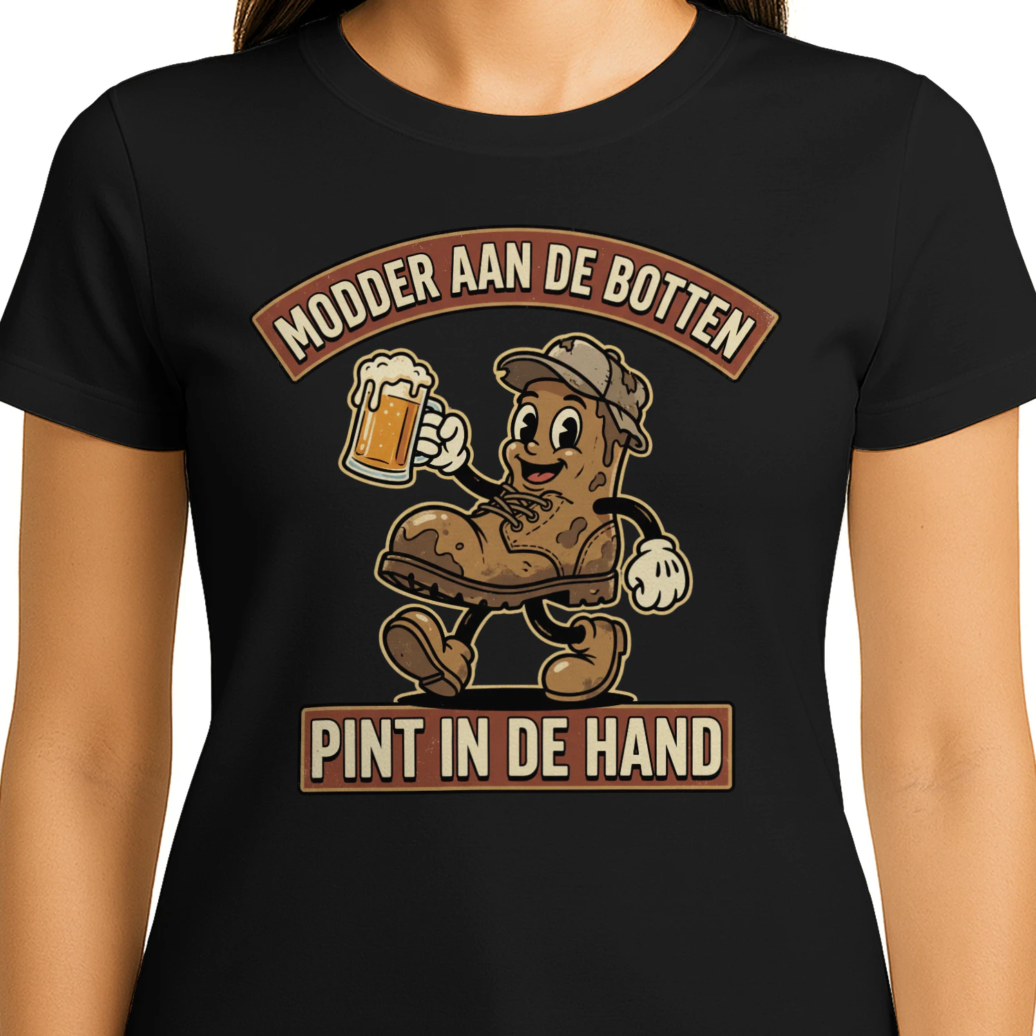 MODDER AAN DE BOTTEN. PINT IN DE HAND.