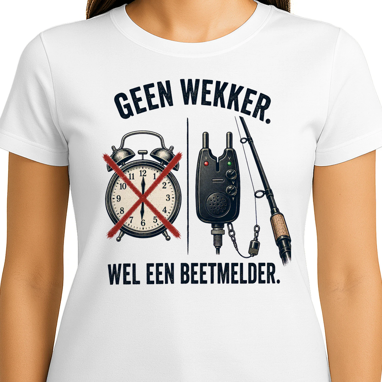 Geen Wekker, Wel Een Beetmelder – Karpervisser T-Shirt