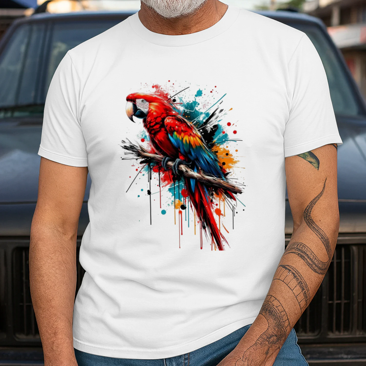 Colorful Macaw Street Art – Tropical Parrot T-shirt