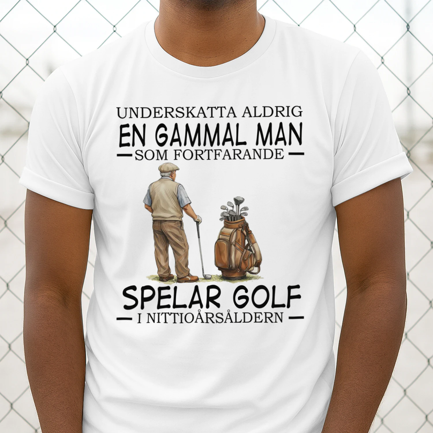 SPELAR GOLF