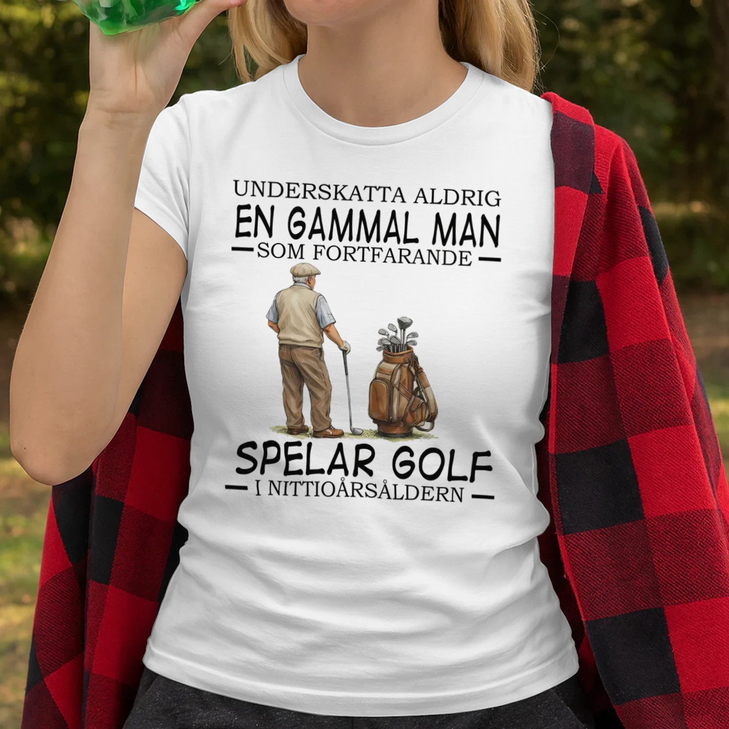 SPELAR GOLF