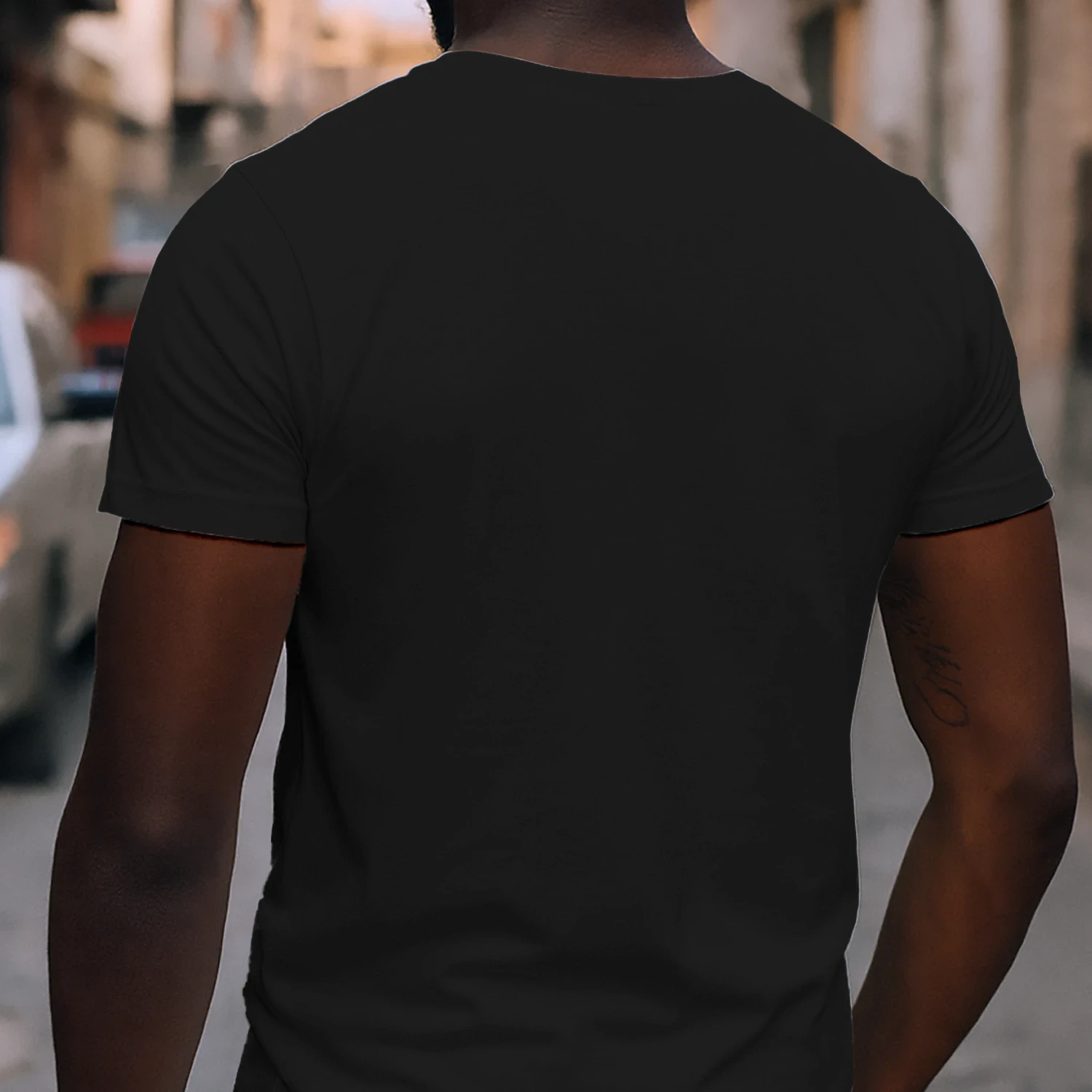 Aura – Katja Runs Gold Performance Graphic Tee